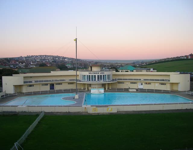 Saltdean Lido pool and buildings